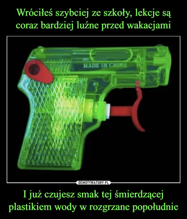 
    Wróciłeś szybciej ze szkoły, lekcje są coraz bardziej luźne przed wakacjami I już czujesz smak tej śmierdzącej plastikiem wody w rozgrzane popołudnie