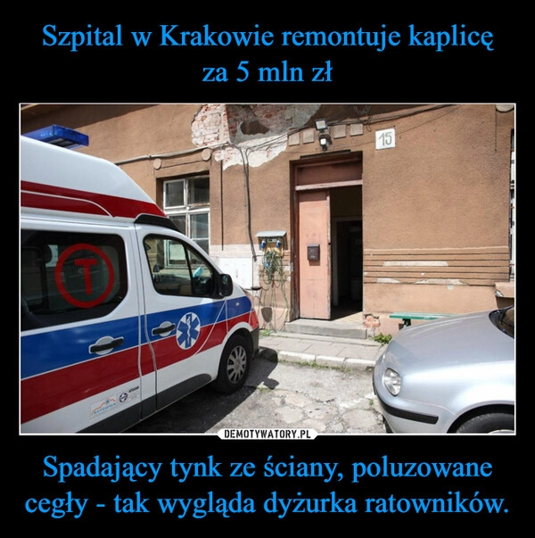 
    Szpital w Krakowie remontuje kaplicę za 5 mln zł Spadający tynk ze ściany, poluzowane cegły - tak wygląda dyżurka ratowników.