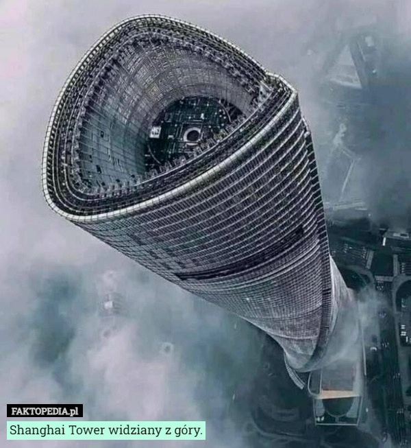 
    Shanghai Tower widziany z góry.