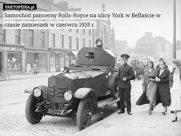 
    Samochód pancerny Rolls-Royce na ulicy York w Belfaście w czasie zamieszek