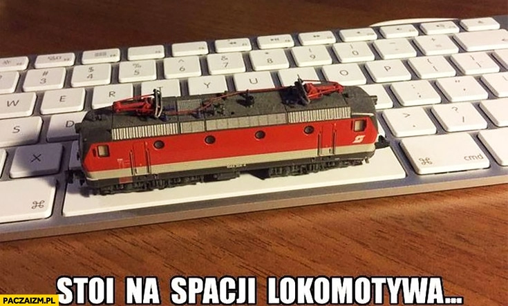 
    Stoi na spacji lokomotywa