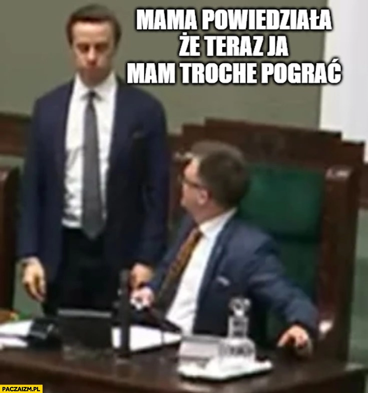 
    Bosak do Hołowni mama powiedziała, że teraz ja mam trochę pograć