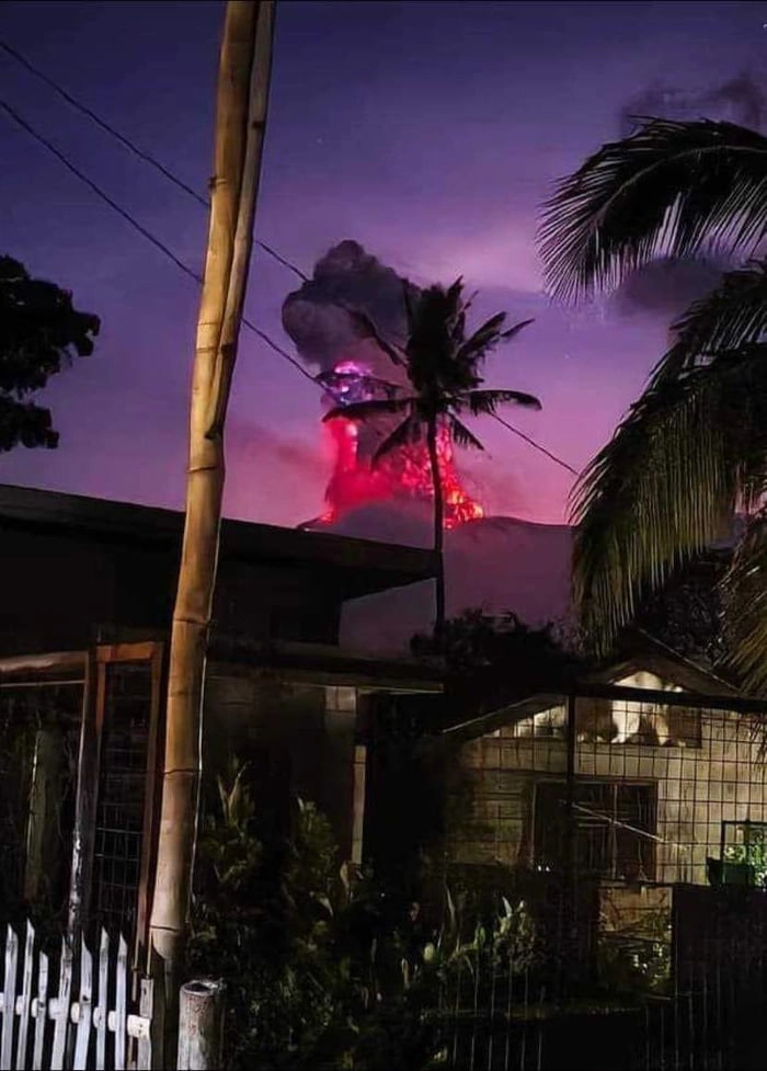 
    Welp, Kanlaon volcano just erupted, the smoke plume is already 5 km up in the sky, i think this is it bois