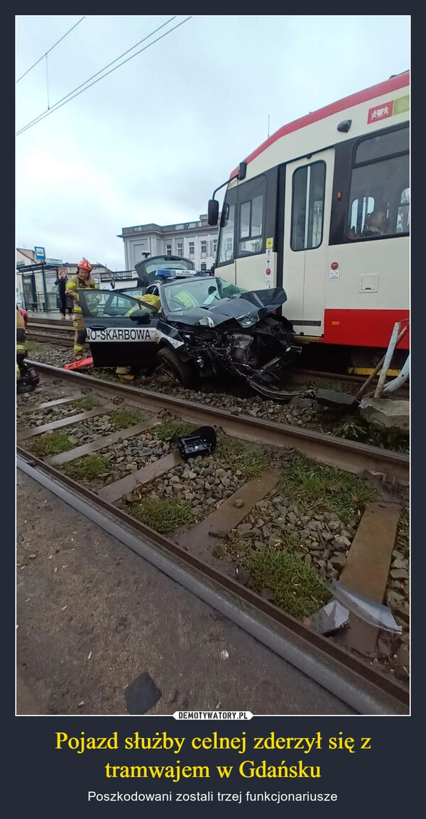 
    Pojazd służby celnej zderzył się z tramwajem w Gdańsku