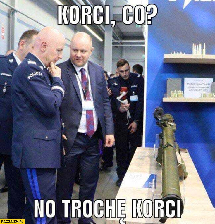 
    Szymczyk patrzy na granatnik korci co no trochę korci