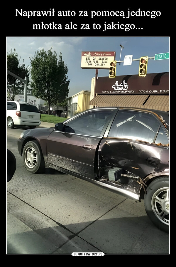 
    Naprawił auto za pomocą jednego młotka ale za to jakiego...