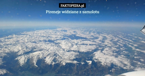 
    Pireneje widziane z samolotu