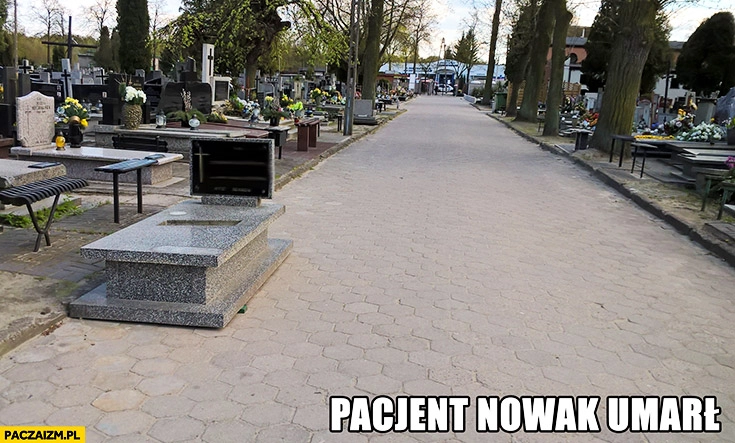 
    Pacjent Nowak umarł na korytarzu grób na chodniku w przejściu cmentarz