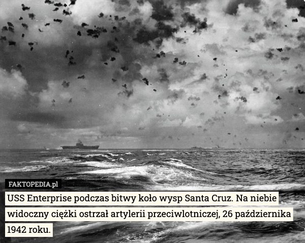 
    USS Enterprise podczas bitwy koło wysp Santa Cruz. Na niebie widoczny ciężki