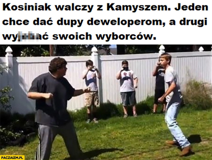 
    Kosiniak walczy z Kamyszem jeden chce dać dupy deweloperom a drugi wyjechać swoich wyborców