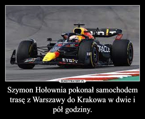 
    Szymon Hołownia pokonał samochodem trasę z Warszawy do Krakowa w dwie i pół godziny.