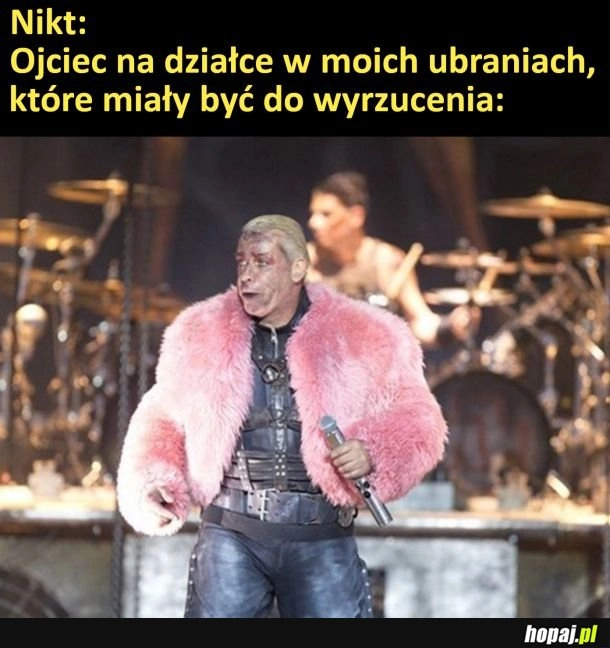 
    Ojciec na działce