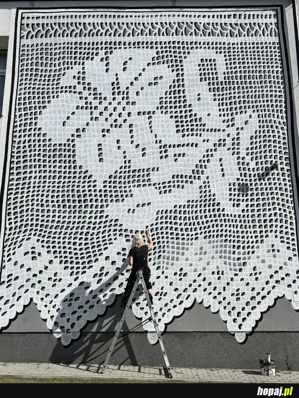 
    NeSpoon i jej magiczne, koronkowe murale.