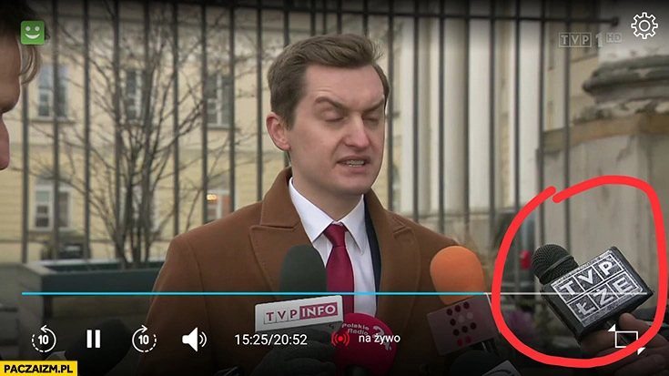
    TVP łże napis na mikrofonie Wiadomości TVP