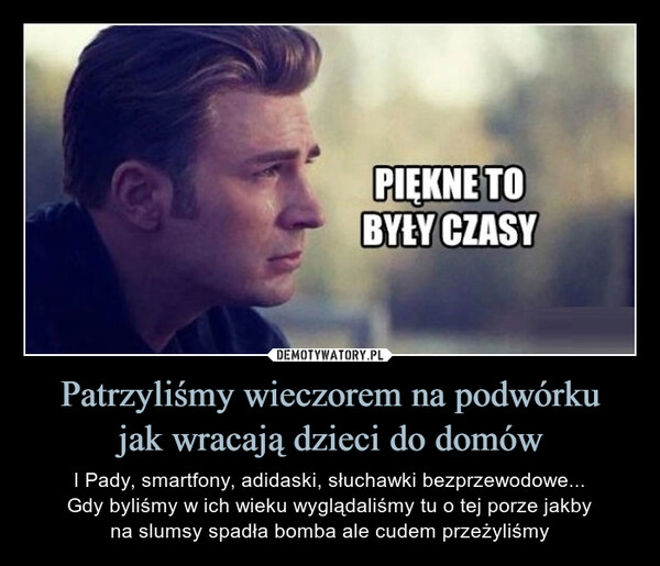 
    Patrzyliśmy wieczorem na podwórku
jak wracają dzieci do domów