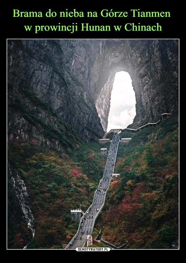 
    Brama do nieba na Górze Tianmen 
w prowincji Hunan w Chinach