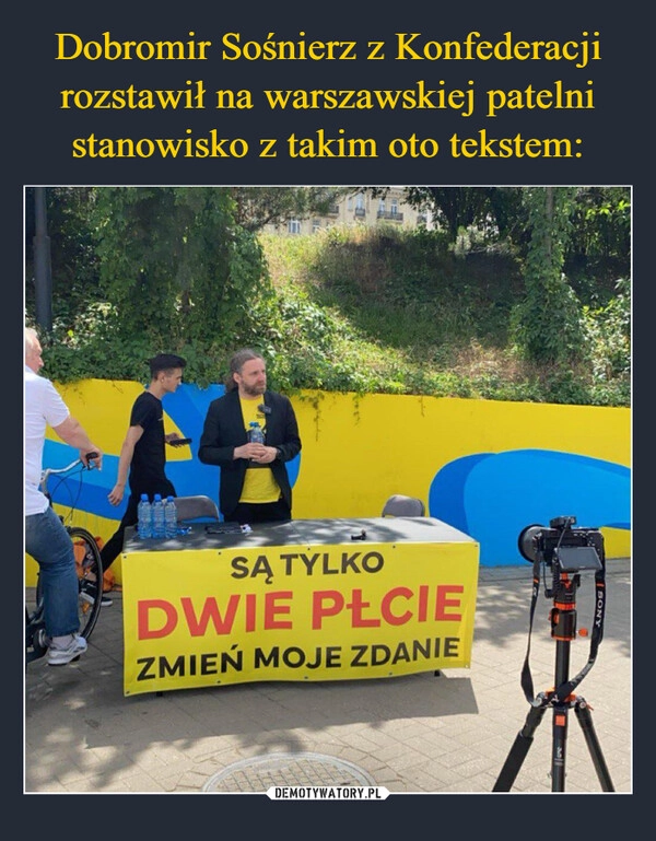 
    Dobromir Sośnierz z Konfederacji rozstawił na warszawskiej patelni stanowisko z takim oto tekstem: