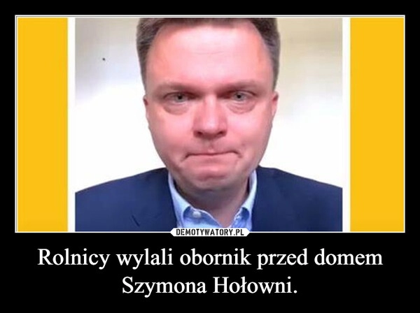 
    Rolnicy wylali obornik przed domem Szymona Hołowni.