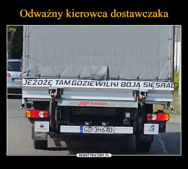 
    Odważny kierowca dostawczaka