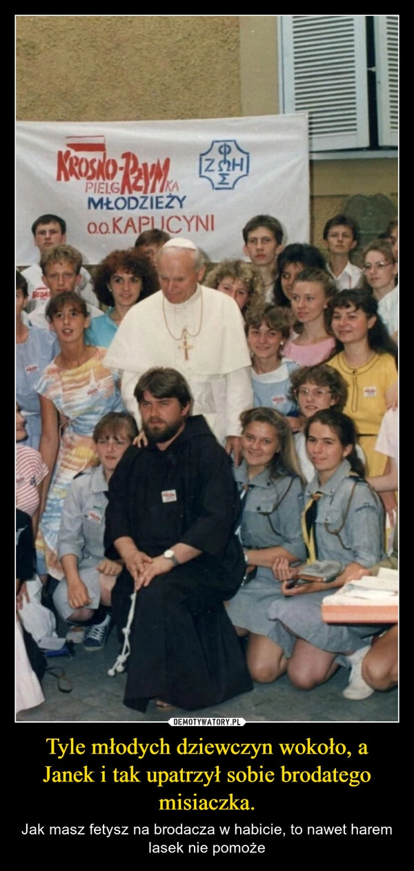 
    Tyle młodych dziewczyn wokoło, a Janek i tak upatrzył sobie brodatego misiaczka.