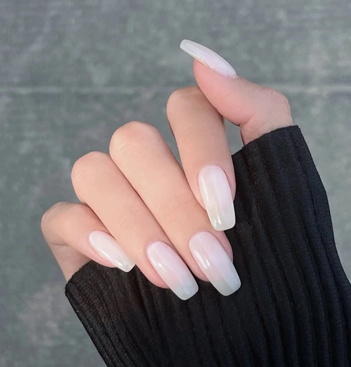 
    Would you date a woman with finger nails like this