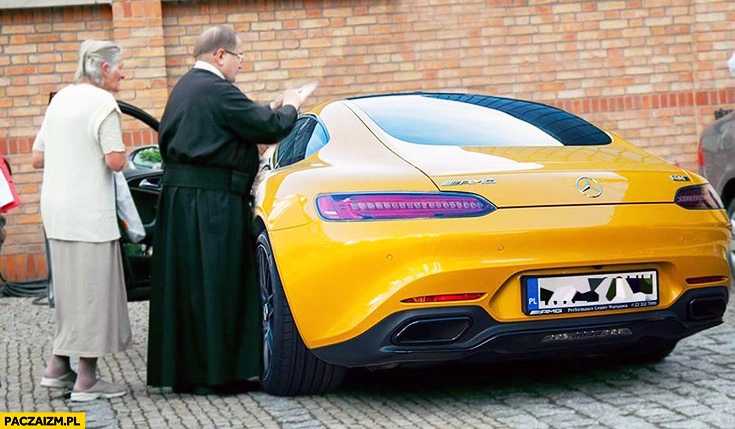 
    Rydzyk z Mercedesem AMG GTS przeróbka