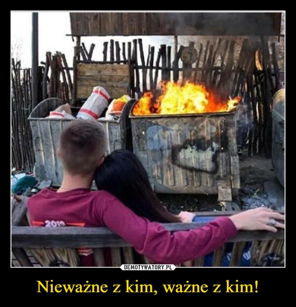 
    Nieważne z kim, ważne z kim!