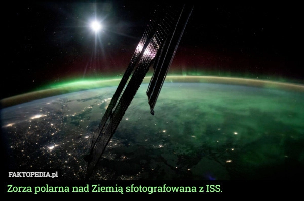 
    Zorza polarna nad Ziemią sfotografowana z ISS.