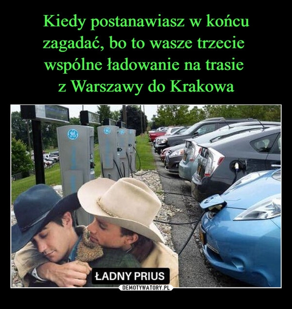 
    Kiedy postanawiasz w końcu zagadać, bo to wasze trzecie 
wspólne ładowanie na trasie 
z Warszawy do Krakowa