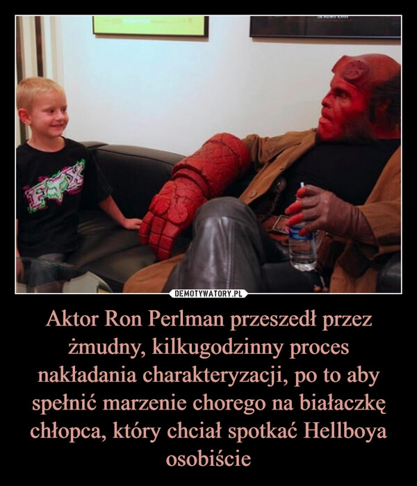 
    Aktor Ron Perlman przeszedł przez żmudny, kilkugodzinny proces nakładania charakteryzacji, po to aby spełnić marzenie chorego na białaczkę chłopca, który chciał spotkać Hellboya osobiście