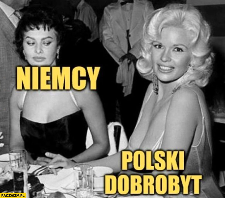 
    Niemcy patrzą na polski dobrobyt kobieta obczaja biust drugiej