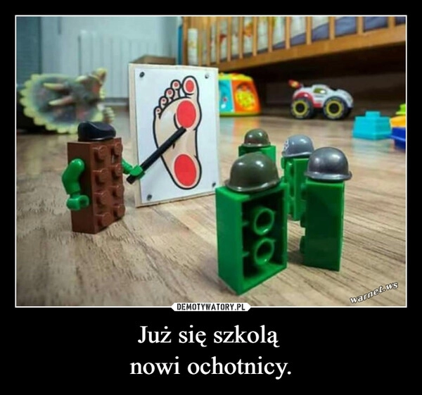 
    Już się szkolą 
nowi ochotnicy.