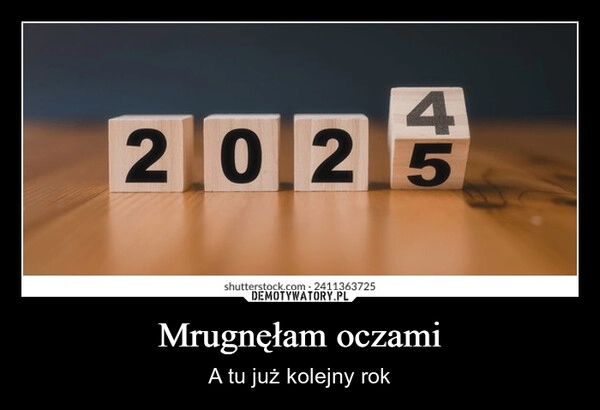 
    Mrugnęłam oczami