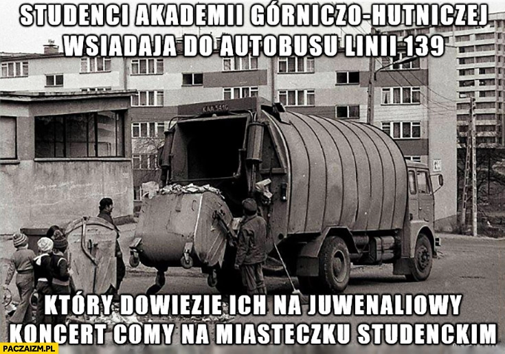 
    Studenci akademii górniczo-hutniczej wsiadają do autobusu, który dowiezie ich na koncert Comy śmieciarka