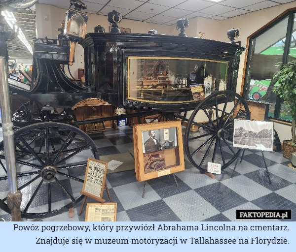 
    Powóz pogrzebowy, który przywiózł Abrahama Lincolna na cmentarz.
Znajduje