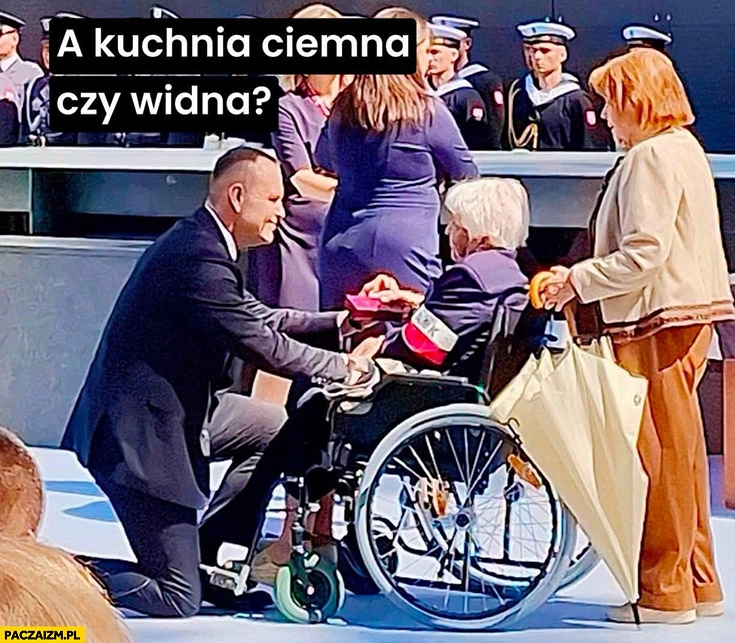 
    Nawrocki pyta kombatantkę z powstania warszawskiego: a kuchnia ciemna czy widna?