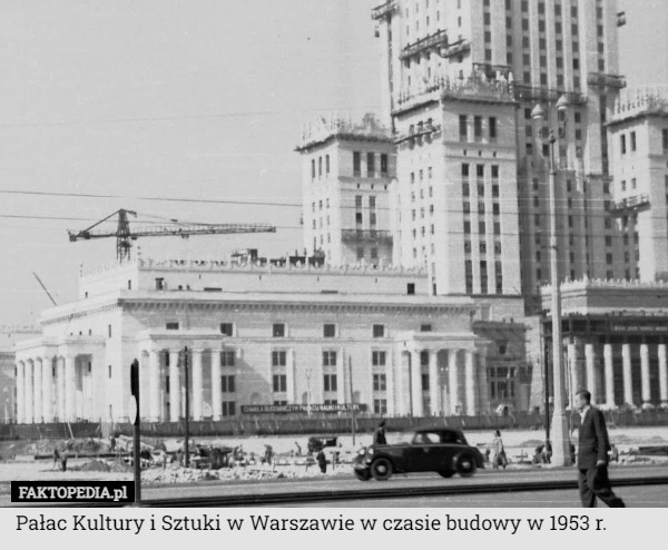 
    Pałac Kultury i Sztuki w Warszawie w czasie budowy w 1953 r.