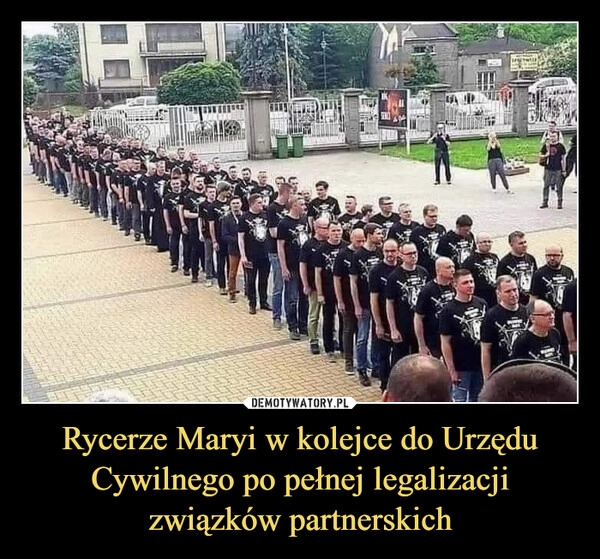 
    Rycerze Maryi w kolejce do Urzędu Cywilnego po pełnej legalizacji związków partnerskich