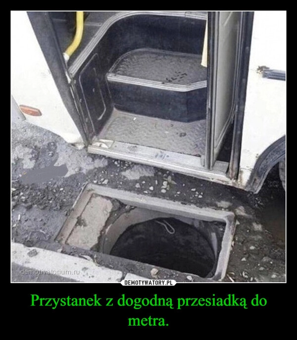 
    Przystanek z dogodną przesiadką do metra.