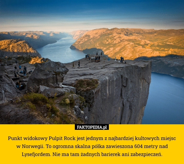 
    Punkt widokowy Pulpit Rock jest jednym z najbardziej kultowych miejsc
 w