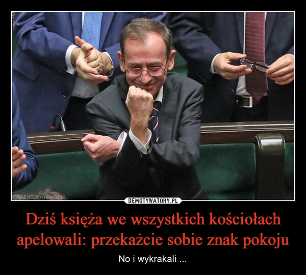 
    Dziś księża we wszystkich kościołach apelowali: przekażcie sobie znak pokoju