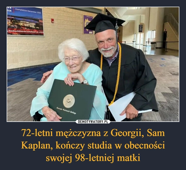 
    72-letni mężczyzna z Georgii, Sam Kaplan, kończy studia w obecności swojej 98-letniej matki