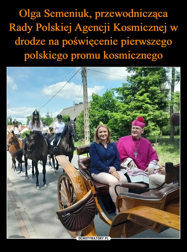 
    Olga Semeniuk, przewodnicząca Rady Polskiej Agencji Kosmicznej w drodze na poświęcenie pierwszego polskiego promu kosmicznego