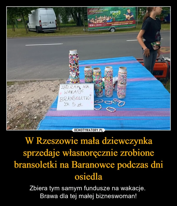 
    W Rzeszowie mała dziewczynka sprzedaje własnoręcznie zrobione bransoletki na Baranowce podczas dni osiedla