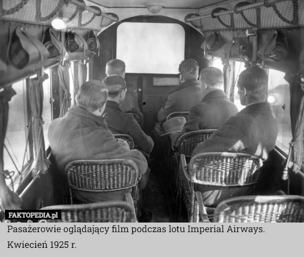 
    Pasażerowie oglądający film podczas lotu Imperial Airways.
Kwiecień 1925