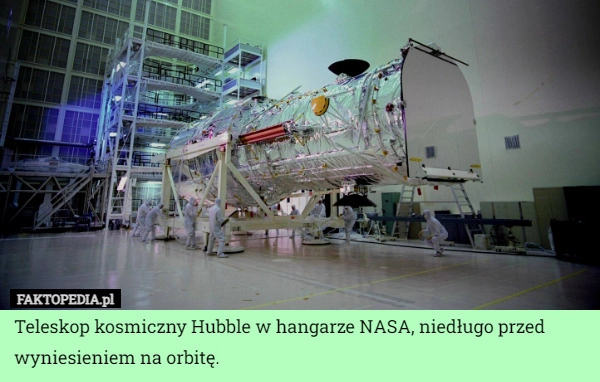 
    Teleskop kosmiczny Hubble w hangarze NASA, niedługo przed wyniesieniem na