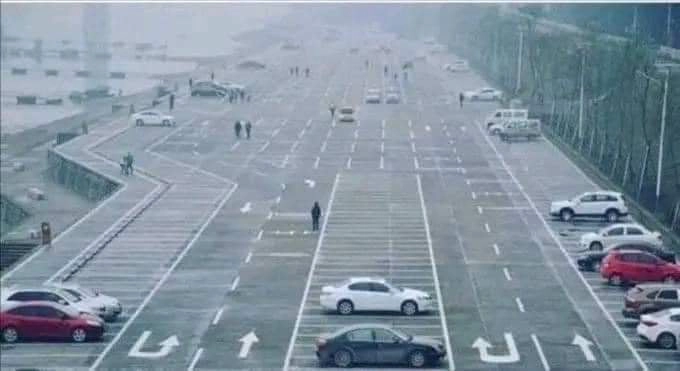 
    In Japan, those who arrive early to work park in a parking lot further away from their workplace in order to give way to those who arrive late to make it on time. This is called mutual understanding.