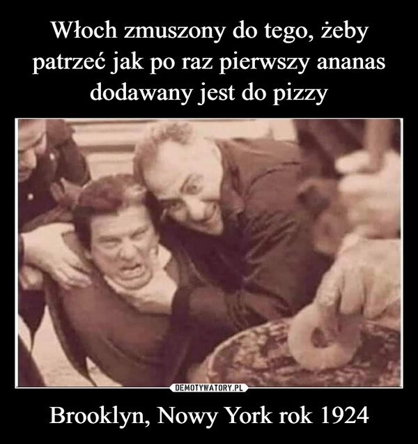 
    Włoch zmuszony do tego, żeby patrzeć jak po raz pierwszy ananas dodawany jest do pizzy Brooklyn, Nowy York rok 1924