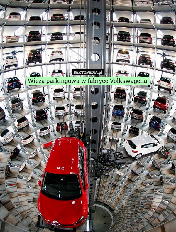 
    Wieża parkingowa w fabryce Volkswagena.