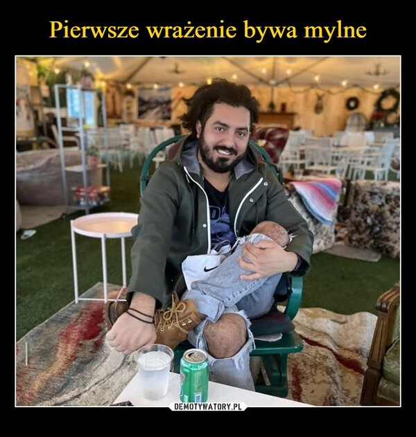 
    Pierwsze wrażenie bywa mylne 